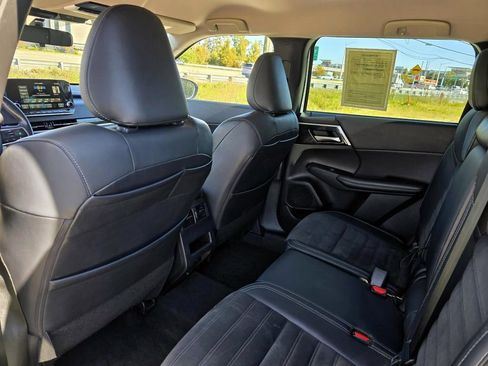 Used 2023 Mitsubishi Outlander SE image 24