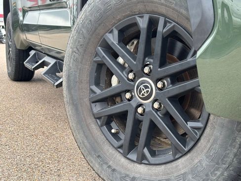 Used 2022 Toyota Tundra SR5 w/ SR5 Convenience Package image 2