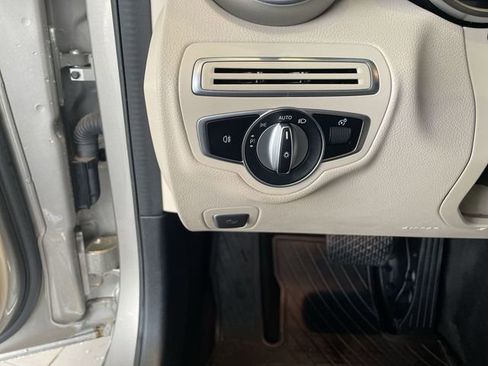 Used 2021 Mercedes-Benz C 300 4MATIC Sedan image 21