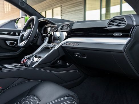 Used 2024 Lamborghini Urus S image 47