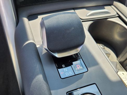 Used 2025 Land Rover Discovery S AWD/4WD image 23