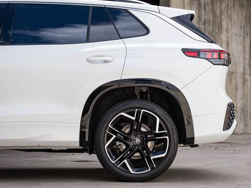 New 2026 Volkswagen Tiguan SEL R-Line image 4