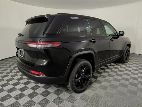 New 2025 Jeep Grand Cherokee Limited w/ Black Appearance Package image 4