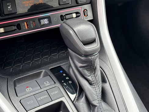 Used 2020 Toyota RAV4 XLE w/ XLE Grade Weather Package FWD image 15