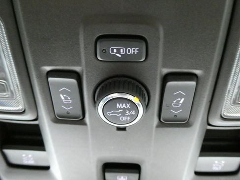 Used 2021 Chevrolet Suburban Z71 w/ Z71 Signature Package image 36