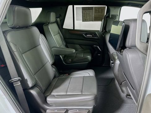 Used 2026 GMC Yukon Denali w/ Denali Reserve Package AWD/4WD image 37