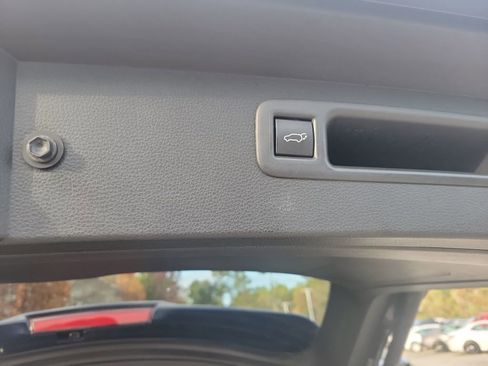 Certified 2023 Toyota Highlander XLE image 10