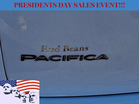 Used 2024 Chrysler Pacifica Touring-L image 31