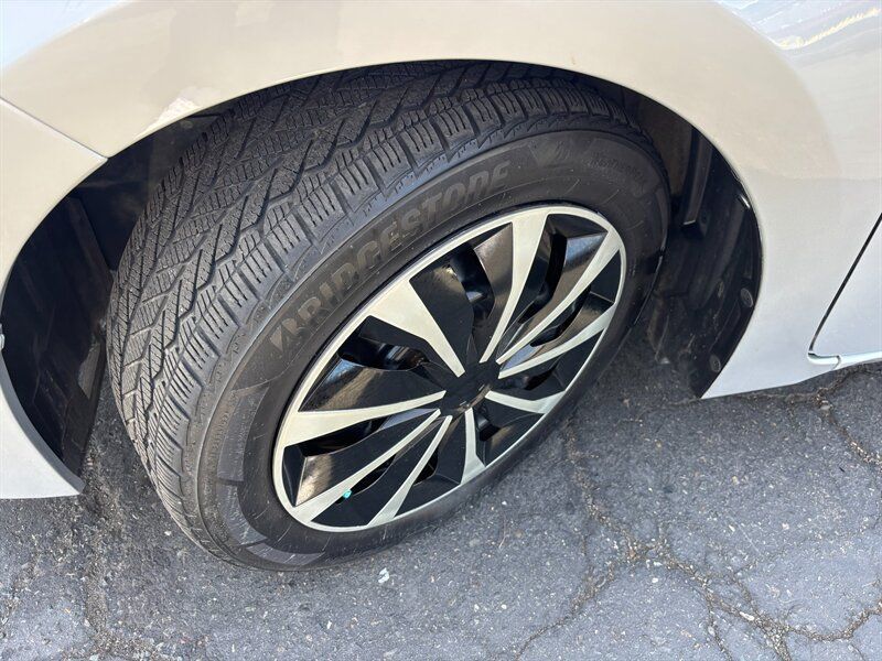 Used 2017 Toyota Corolla LE FWD image 14
