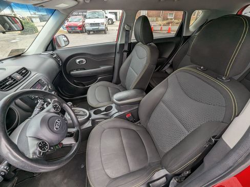 Used 2015 Kia Soul + image 8