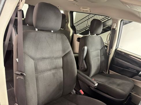 Used 2020 Dodge Grand Caravan SE w/ UConnect Hands-Free Group FWD image 24