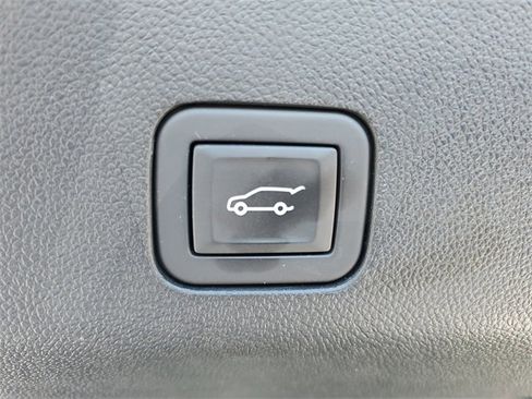 Used 2024 Chevrolet Suburban Z71 w/ Luxury Package image 33