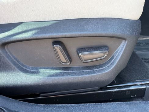 Used 2025 Toyota Camry XLE FWD image 30