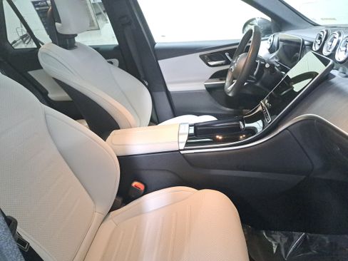Used 2026 Mercedes-Benz GLC 300 4MATIC image 11