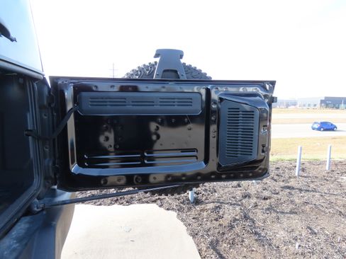 Used 2023 Ford Bronco Wildtrak image 21