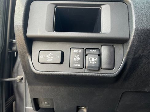 Used 2017 Toyota Tacoma TRD Sport image 29