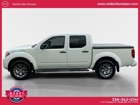 Used 2020 Nissan Frontier SV image 3