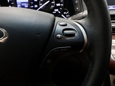 Used 2017 INFINITI Q70 3.7 w/ Technology Package image 29