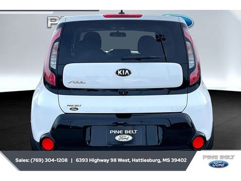 Used 2016 Kia Soul + FWD image 4