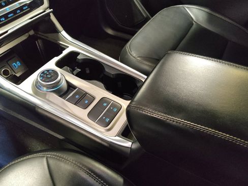 Used 2022 Ford Explorer XLT w/ Equipment Group 202A image 26