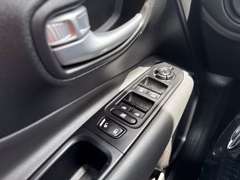 Used 2023 Jeep Renegade Limited AWD/4WD image 29