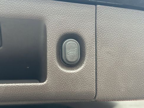 Used 2015 Chevrolet Suburban LTZ image 21