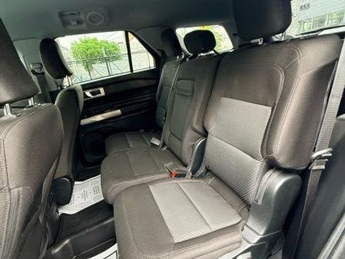 Used 2023 Ford Explorer XLT AWD/4WD image 13