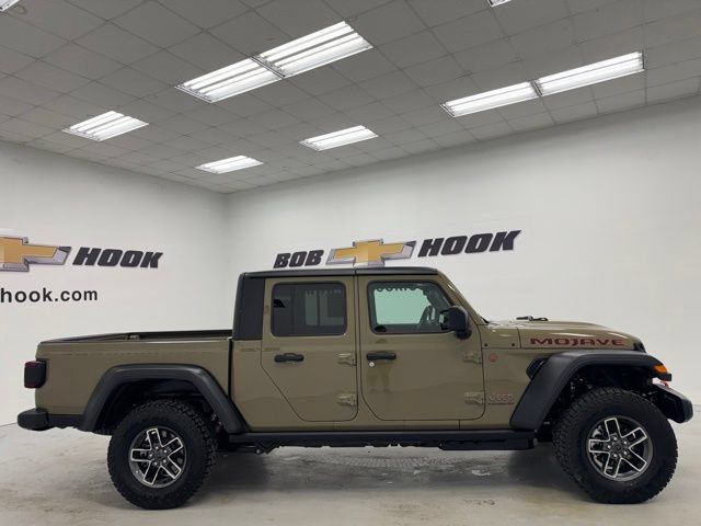 Used 2026 Jeep Gladiator Mojave AWD/4WD image 4