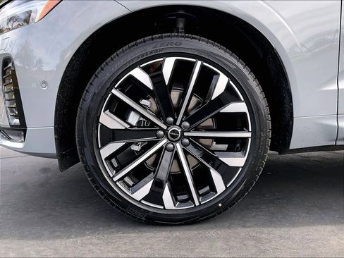 New 2026 Volvo XC60 B5 Ultra w/ Protection Package Premier image 14
