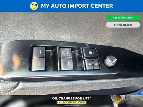 Used 2025 Toyota Camry XLE FWD image 9