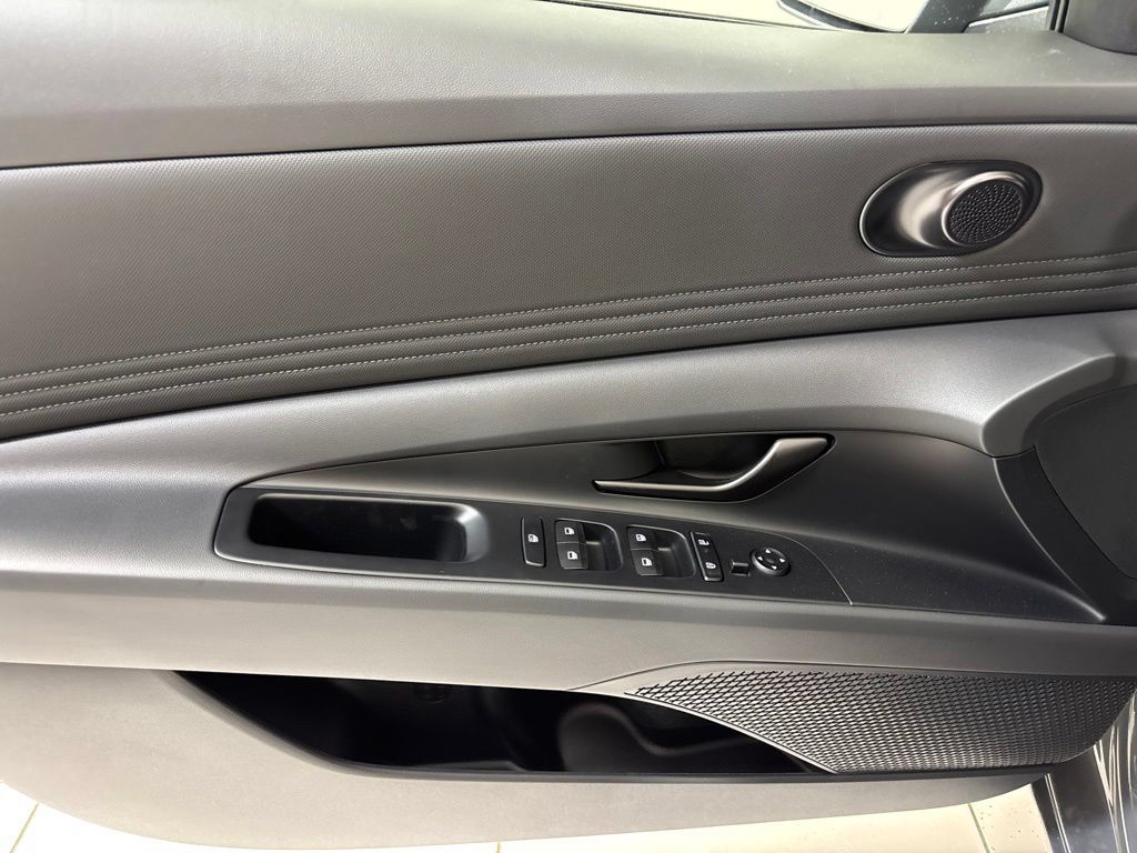 New 2026 Hyundai Elantra SEL Sport FWD image 17