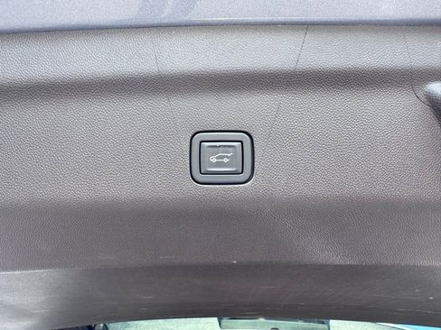 Used 2022 GMC Yukon XL Denali w/ Denali Premium Package image 44