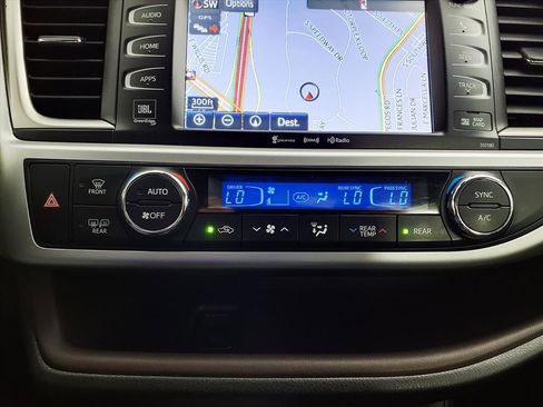 Used 2017 Toyota Highlander AWD V6 image 20
