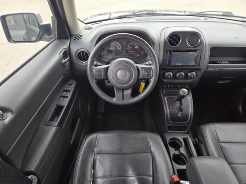 Used 2017 Jeep Patriot High Altitude AWD/4WD image 23