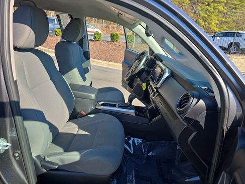 Used 2021 Toyota Tacoma SR5 image 10