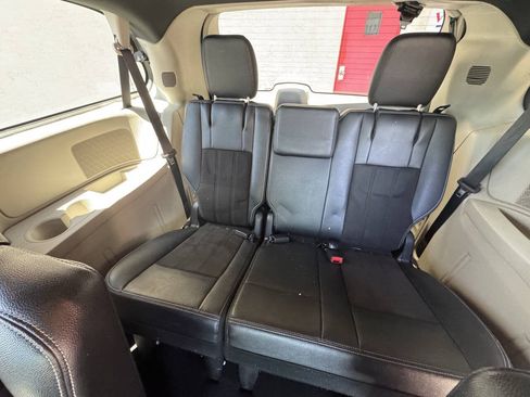 Used 2019 Dodge Grand Caravan SXT FWD image 18