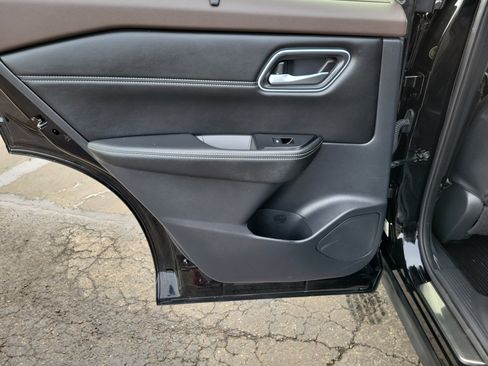 Used 2021 Nissan Rogue SV w/ Premium Package image 15