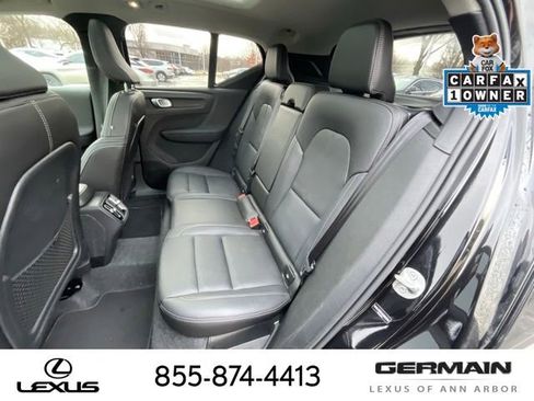 Used 2025 Volvo XC40 B5 Plus image 13