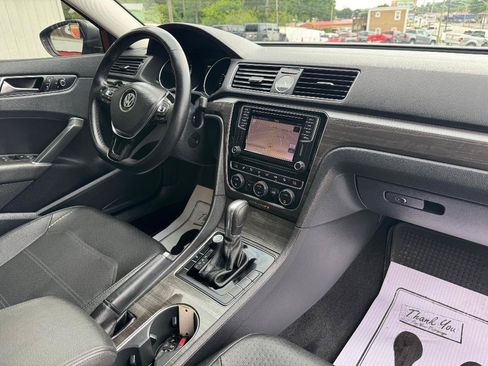 Used 2017 Volkswagen Passat 1.8T SE FWD image 31