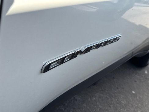 Used 2018 Jeep Compass Latitude w/ Popular Equipment Group image 19