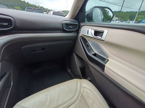 Used 2020 Ford Explorer Platinum w/ Premium Technology Package AWD/4WD image 19