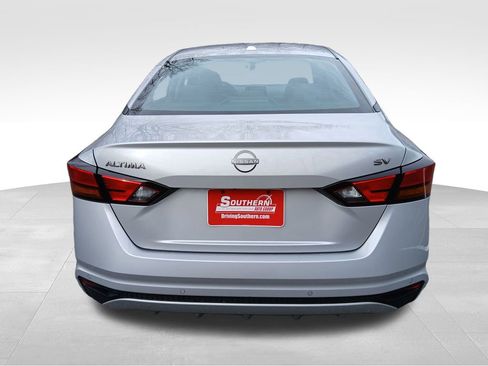 Used 2024 Nissan Altima 2.5 SV image 4