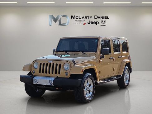 Used 2014 Jeep Wrangler Unlimited Sahara AWD/4WD image 2