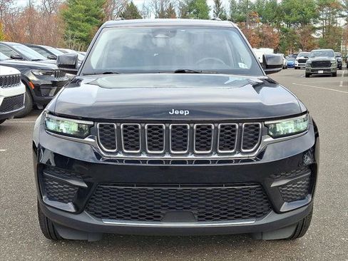 Certified 2023 Jeep Grand Cherokee Laredo image 8