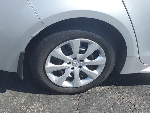 Used 2024 Toyota Corolla LE FWD image 6