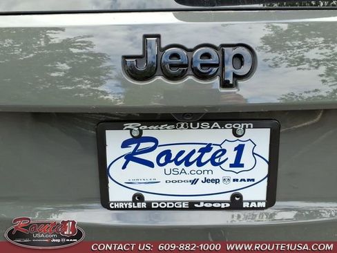 Used 2022 Jeep Grand Cherokee Laredo X AWD/4WD image 17