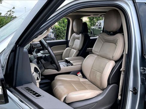 Used 2023 Lincoln Navigator Reserve RWD image 8
