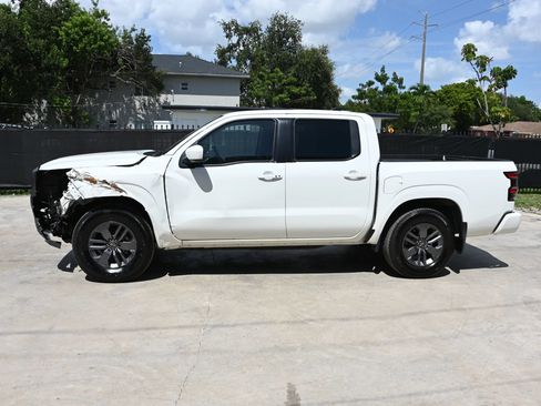 Used 2025 Nissan Frontier SV w/ SV Convenience Package RWD image 7