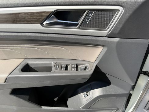 Used 2023 Volkswagen Atlas SE w/ Panoramic Sunroof Package FWD image 11