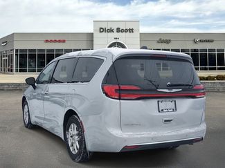 Used 2024 Chrysler Pacifica Touring-L video 3